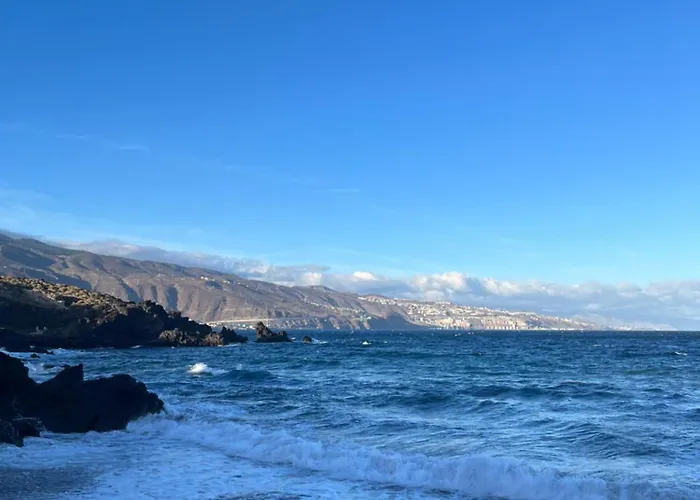 Whispering Tides בית נופש